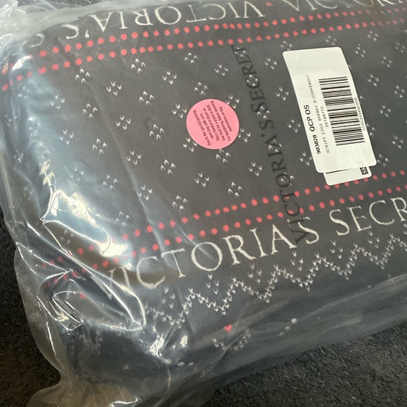 Victoria's Secret Other - New In Package Victoria Secret Signature Throw Blanket